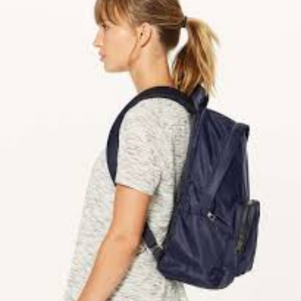 NWT Lululemon Everywhere Backpack Navy Blue